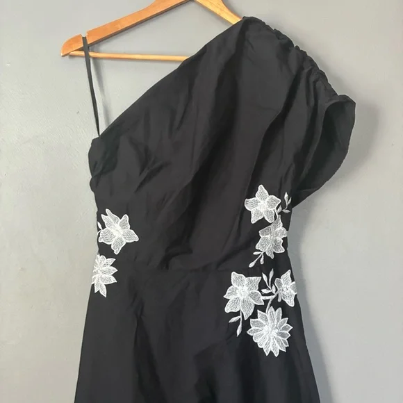 One-Shoulder Floral Embroidery Cotton Poplin Dress in Black Midi Size M 8 - Picture 3 of 9